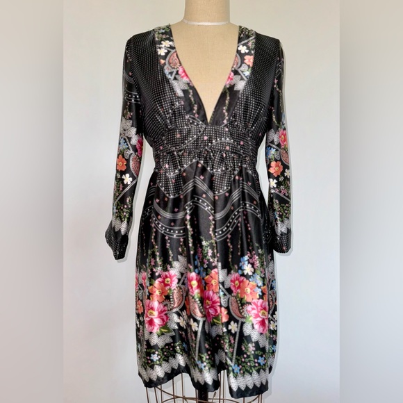 🔥🔥Silk satin low cut dress - NWOT - size M🔥🔥 - Picture 1 of 9